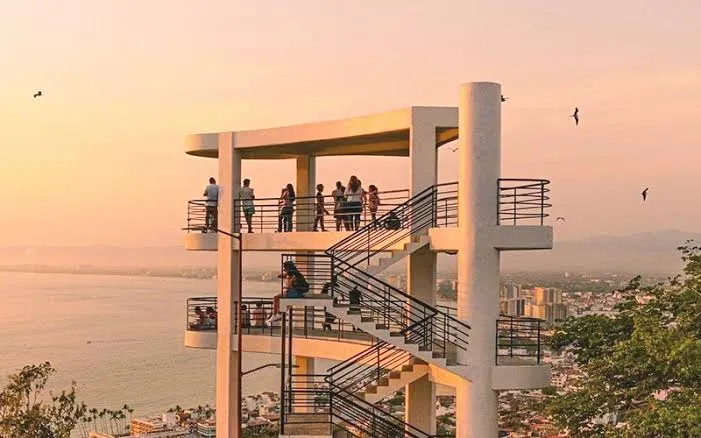 Puerto Vallarta 7 Mirador de La Cruz del Cerro